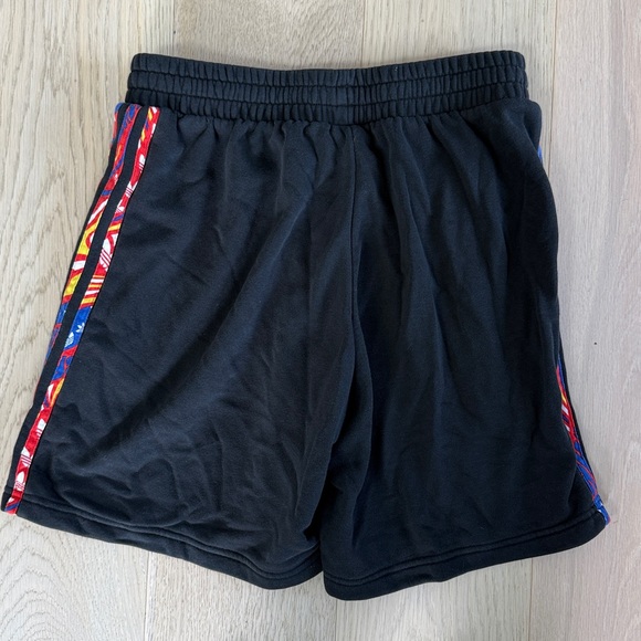 Adidas Pattern Shorts - Picture 6 of 6